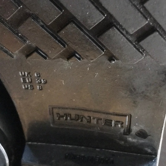 Preowned tall HUNTER rubber boots w quilted top - black - size 8 in box - Picture 6 of 9